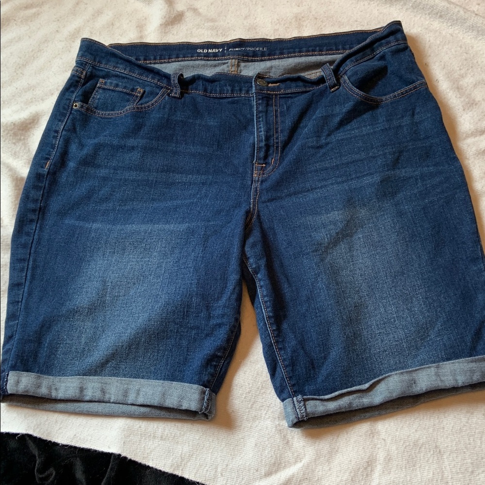 Old Navy WOW size 16 Bermuda length shorts stretched denim distressed navy blue